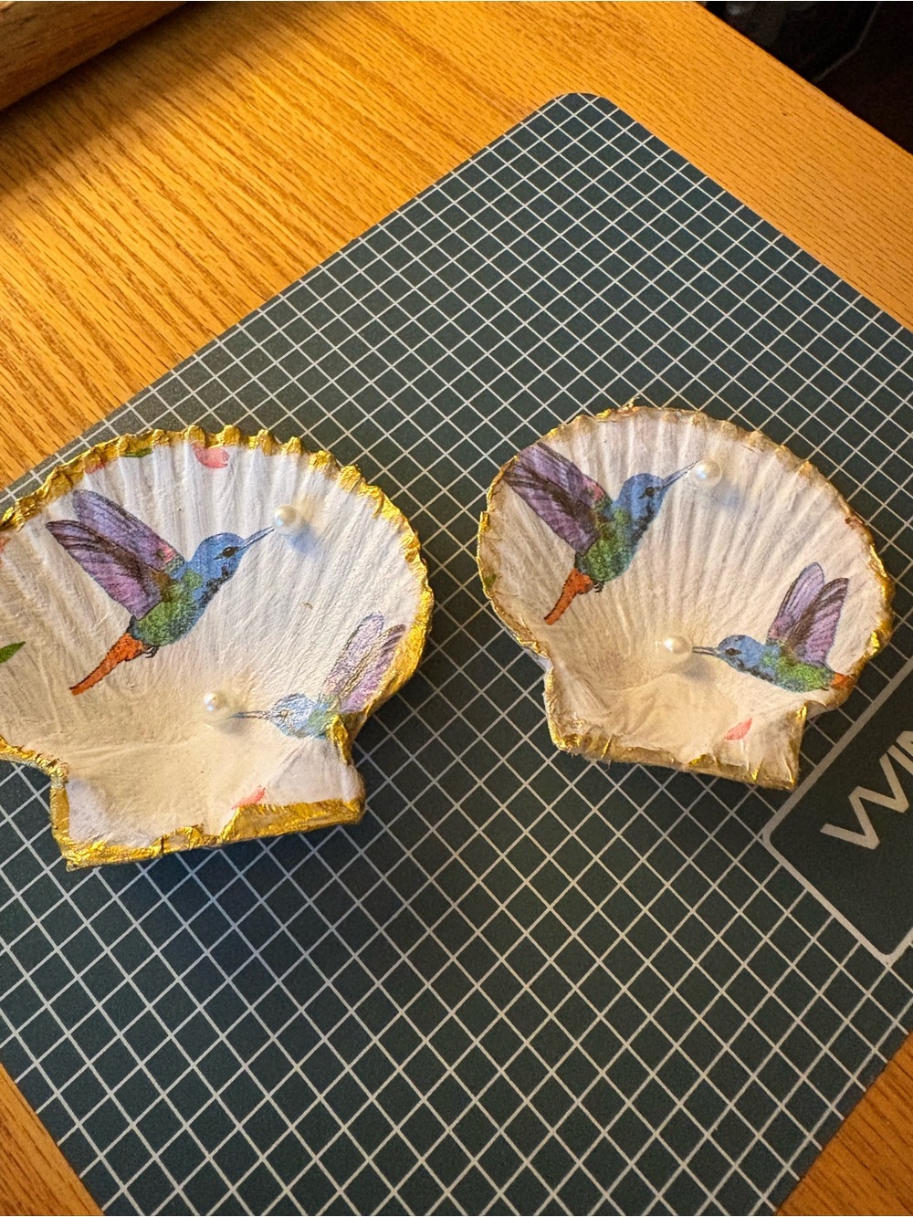 Handmade Clam Shell Trinket Dish HUMMINGBIRDS x2 with pearls in each decoupage
